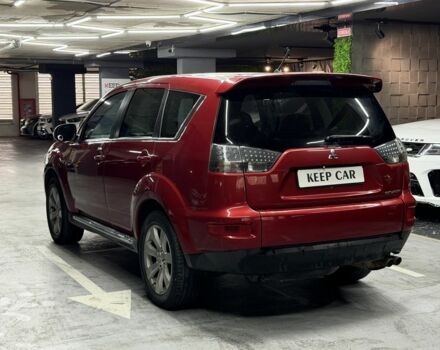 Красный Мицубиси Аутлендер, объемом двигателя 3 л и пробегом 210 тыс. км за 9500 $, фото 4 на Automoto.ua
