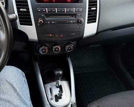 Красный Мицубиси Аутлендер, объемом двигателя 2.36 л и пробегом 134 тыс. км за 10600 $, фото 16 на Automoto.ua