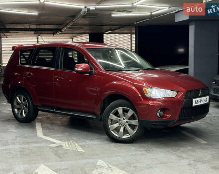 Красный Мицубиси Аутлендер, объемом двигателя 3 л и пробегом 270 тыс. км за 9500 $, фото 2 на Automoto.ua