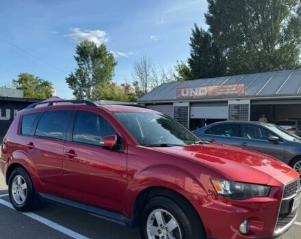 Красный Мицубиси Аутлендер, объемом двигателя 2 л и пробегом 269 тыс. км за 8700 $, фото 2 на Automoto.ua