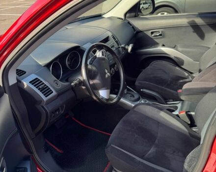 Красный Мицубиси Аутлендер, объемом двигателя 2 л и пробегом 269 тыс. км за 8700 $, фото 7 на Automoto.ua