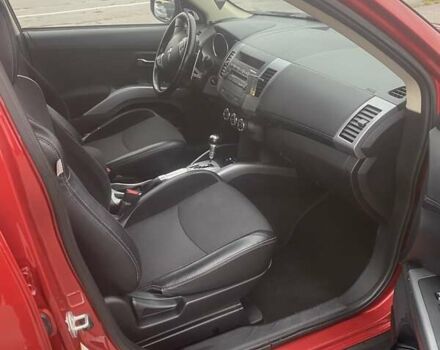 Красный Мицубиси Аутлендер, объемом двигателя 2.36 л и пробегом 210 тыс. км за 11800 $, фото 6 на Automoto.ua