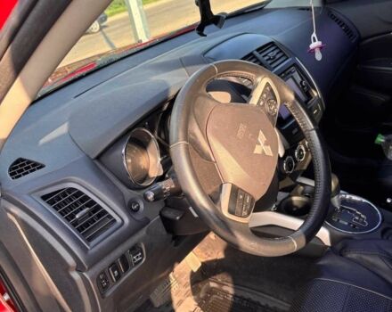 Красный Мицубиси Аутлендер, объемом двигателя 2 л и пробегом 200 тыс. км за 9100 $, фото 3 на Automoto.ua