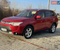 Красный Мицубиси Аутлендер, объемом двигателя 3 л и пробегом 230 тыс. км за 13900 $, фото 1 на Automoto.ua