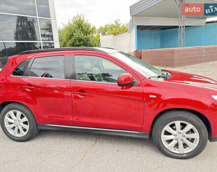 Красный Мицубиси Аутлендер, объемом двигателя 2 л и пробегом 210 тыс. км за 13500 $, фото 3 на Automoto.ua