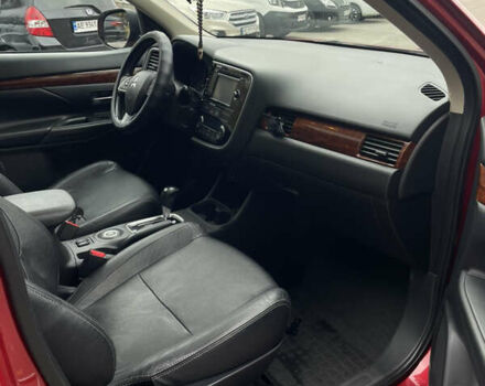 Червоний Міцубісі Аутлендер, об'ємом двигуна 2.36 л та пробігом 149 тис. км за 12500 $, фото 7 на Automoto.ua