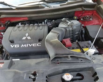 Червоний Міцубісі Аутлендер, об'ємом двигуна 3 л та пробігом 58 тис. км за 19000 $, фото 3 на Automoto.ua