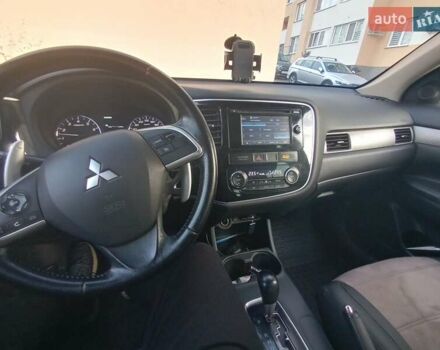 Красный Мицубиси Аутлендер, объемом двигателя 2.38 л и пробегом 206 тыс. км за 13500 $, фото 7 на Automoto.ua