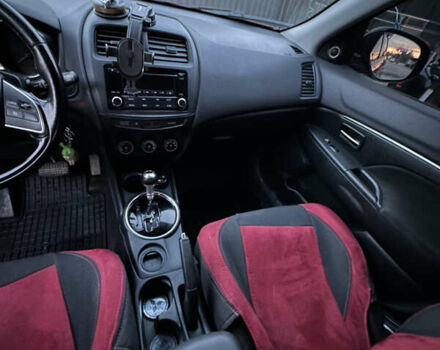 Красный Мицубиси Аутлендер, объемом двигателя 2 л и пробегом 123 тыс. км за 15000 $, фото 7 на Automoto.ua