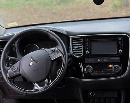 Червоний Міцубісі Аутлендер, об'ємом двигуна 2.36 л та пробігом 190 тис. км за 12000 $, фото 7 на Automoto.ua