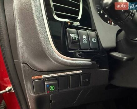 Красный Мицубиси Аутлендер, объемом двигателя 3 л и пробегом 167 тыс. км за 16990 $, фото 20 на Automoto.ua