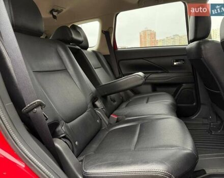 Міцубісі Аутлендер 2016 у Києві на Automoto.ua Червоний Міцубісі Аутлендер, об'ємом двигуна 2.36 л та пробігом 130 тис. км за 17490 $, фото 13 на Automoto.ua