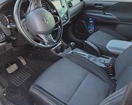 Мицубиси Аутлендер 2016 в Жашкове на Automoto.ua Красный Мицубиси Аутлендер, объемом двигателя 2.36 л и пробегом 270 тыс. км за 12500 $, фото 5 на Automoto.ua