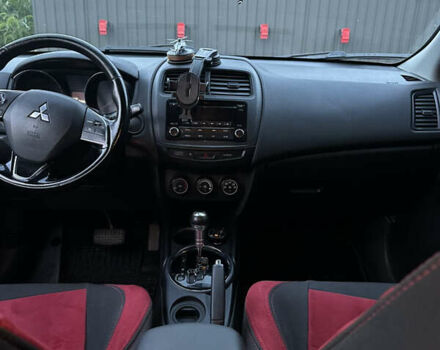 Красный Мицубиси Аутлендер, объемом двигателя 2 л и пробегом 123 тыс. км за 15000 $, фото 2 на Automoto.ua