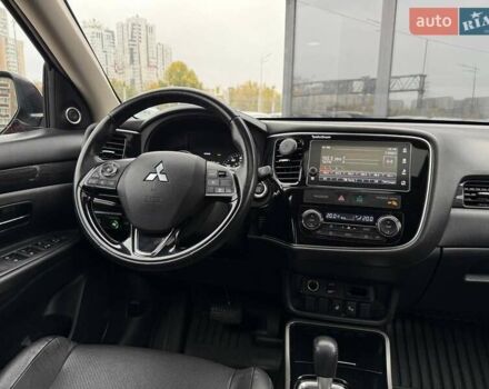 Міцубісі Аутлендер 2016 у Києві на Automoto.ua Червоний Міцубісі Аутлендер, об'ємом двигуна 2.36 л та пробігом 130 тис. км за 17490 $, фото 17 на Automoto.ua