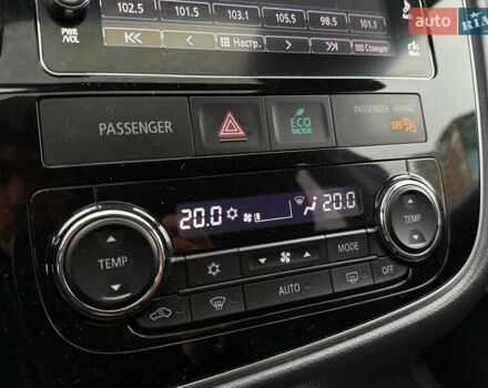 Міцубісі Аутлендер 2016 у Києві на Automoto.ua Червоний Міцубісі Аутлендер, об'ємом двигуна 2.36 л та пробігом 130 тис. км за 17490 $, фото 29 на Automoto.ua