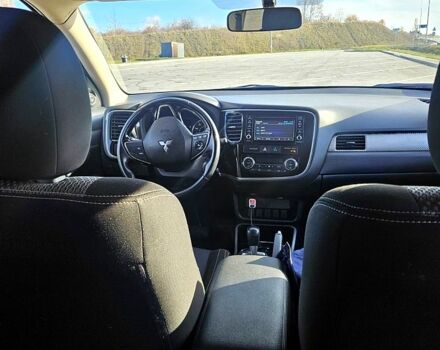 Красный Мицубиси Аутлендер, объемом двигателя 2.4 л и пробегом 174 тыс. км за 14300 $, фото 5 на Automoto.ua