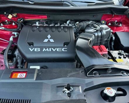 Красный Мицубиси Аутлендер, объемом двигателя 3 л и пробегом 60 тыс. км за 4900 $, фото 16 на Automoto.ua