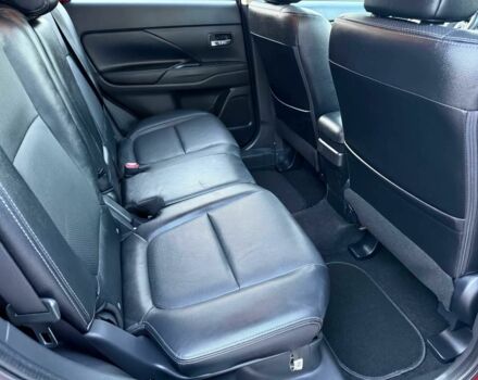 Красный Мицубиси Аутлендер, объемом двигателя 3 л и пробегом 57 тыс. км за 13200 $, фото 11 на Automoto.ua