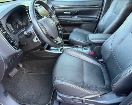 Красный Мицубиси Аутлендер, объемом двигателя 3 л и пробегом 60 тыс. км за 4900 $, фото 11 на Automoto.ua