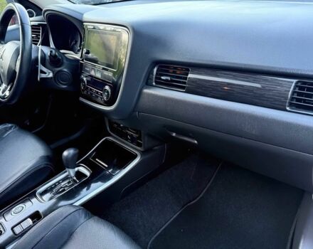 Красный Мицубиси Аутлендер, объемом двигателя 3 л и пробегом 60 тыс. км за 4900 $, фото 9 на Automoto.ua