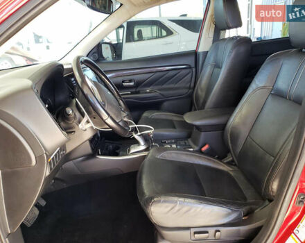 Красный Мицубиси Аутлендер, объемом двигателя 2 л и пробегом 226 тыс. км за 12500 $, фото 6 на Automoto.ua