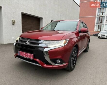 Красный Мицубиси Аутлендер, объемом двигателя 2 л и пробегом 176 тыс. км за 18900 $, фото 1 на Automoto.ua