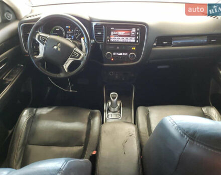 Красный Мицубиси Аутлендер, объемом двигателя 2 л и пробегом 226 тыс. км за 12500 $, фото 7 на Automoto.ua