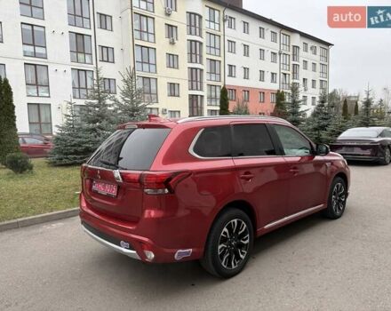 Красный Мицубиси Аутлендер, объемом двигателя 2 л и пробегом 176 тыс. км за 18900 $, фото 4 на Automoto.ua