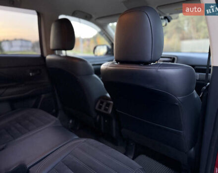 Красный Мицубиси Аутлендер, объемом двигателя 2 л и пробегом 85 тыс. км за 18900 $, фото 51 на Automoto.ua