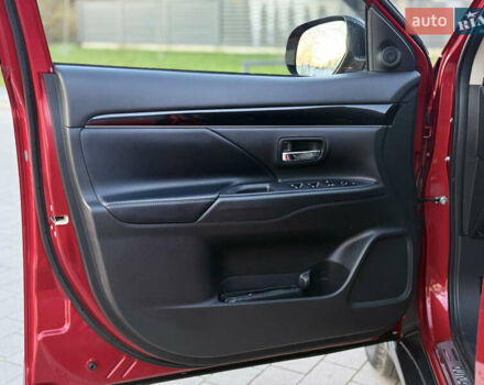 Красный Мицубиси Аутлендер, объемом двигателя 2 л и пробегом 85 тыс. км за 18900 $, фото 31 на Automoto.ua