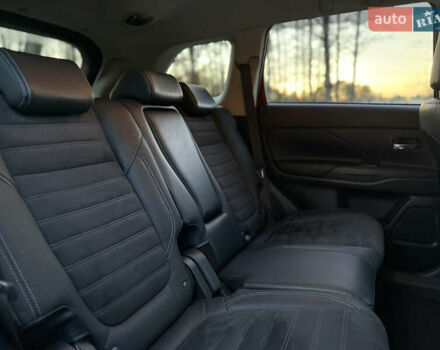 Красный Мицубиси Аутлендер, объемом двигателя 2 л и пробегом 85 тыс. км за 18900 $, фото 49 на Automoto.ua