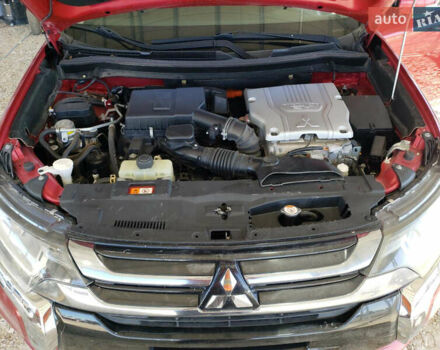 Красный Мицубиси Аутлендер, объемом двигателя 2 л и пробегом 226 тыс. км за 12500 $, фото 11 на Automoto.ua