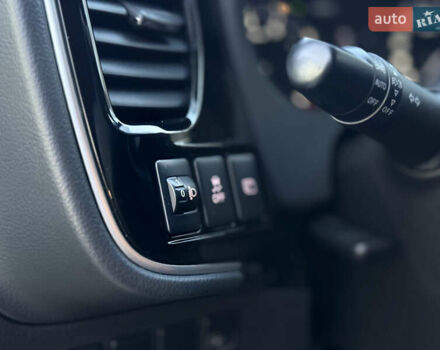 Красный Мицубиси Аутлендер, объемом двигателя 2 л и пробегом 85 тыс. км за 18900 $, фото 34 на Automoto.ua