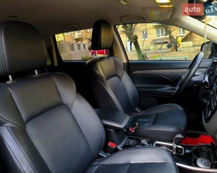 Красный Мицубиси Аутлендер, объемом двигателя 2.4 л и пробегом 125 тыс. км за 17400 $, фото 6 на Automoto.ua