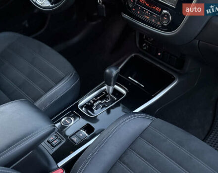 Красный Мицубиси Аутлендер, объемом двигателя 2 л и пробегом 85 тыс. км за 18900 $, фото 26 на Automoto.ua