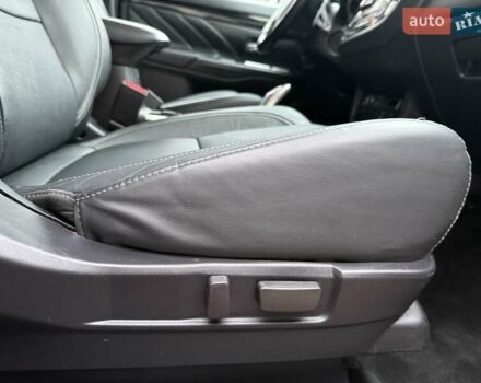 Красный Мицубиси Аутлендер, объемом двигателя 2 л и пробегом 176 тыс. км за 18900 $, фото 18 на Automoto.ua