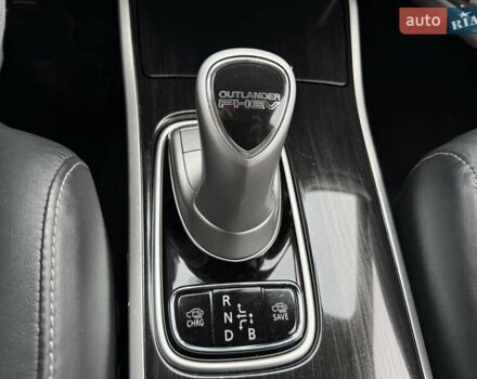 Красный Мицубиси Аутлендер, объемом двигателя 2 л и пробегом 176 тыс. км за 18900 $, фото 19 на Automoto.ua