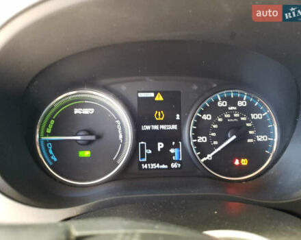 Красный Мицубиси Аутлендер, объемом двигателя 2 л и пробегом 226 тыс. км за 12500 $, фото 8 на Automoto.ua