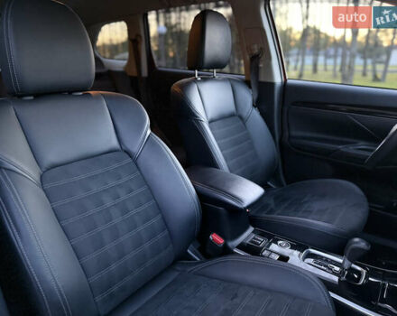 Красный Мицубиси Аутлендер, объемом двигателя 2 л и пробегом 85 тыс. км за 18900 $, фото 37 на Automoto.ua