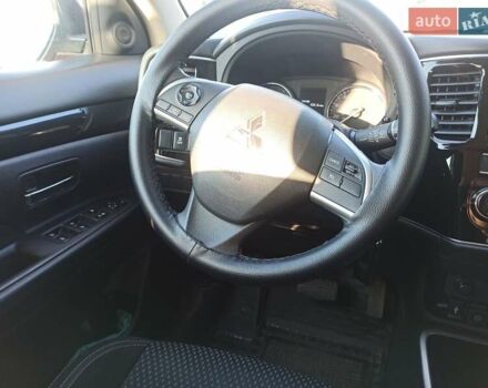 Червоний Міцубісі Аутлендер, об'ємом двигуна 2.36 л та пробігом 31 тис. км за 19200 $, фото 14 на Automoto.ua