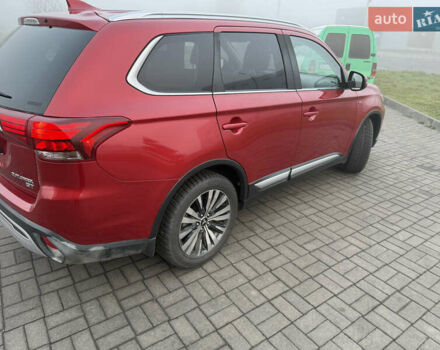 Красный Мицубиси Аутлендер, объемом двигателя 3 л и пробегом 106 тыс. км за 20700 $, фото 4 на Automoto.ua