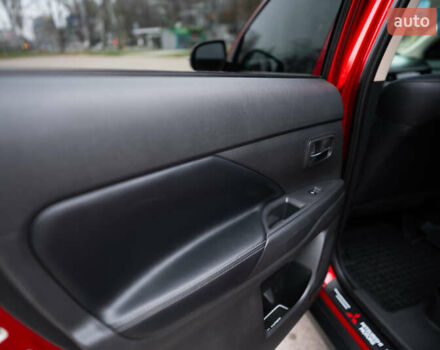 Красный Мицубиси Аутлендер, объемом двигателя 2.36 л и пробегом 145 тыс. км за 17000 $, фото 7 на Automoto.ua