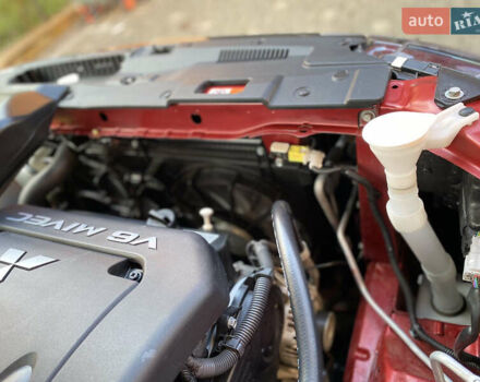 Красный Мицубиси Аутлендер, объемом двигателя 3 л и пробегом 106 тыс. км за 20700 $, фото 24 на Automoto.ua