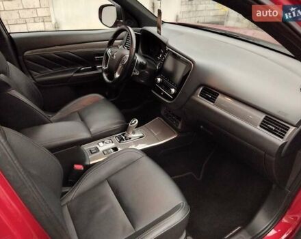 Красный Мицубиси Аутлендер, объемом двигателя 2 л и пробегом 53 тыс. км за 22800 $, фото 3 на Automoto.ua