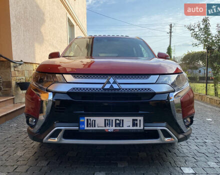 Красный Мицубиси Аутлендер, объемом двигателя 3 л и пробегом 106 тыс. км за 20700 $, фото 1 на Automoto.ua