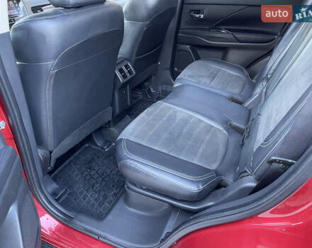 Красный Мицубиси Аутлендер, объемом двигателя 2.36 л и пробегом 100 тыс. км за 16500 $, фото 13 на Automoto.ua