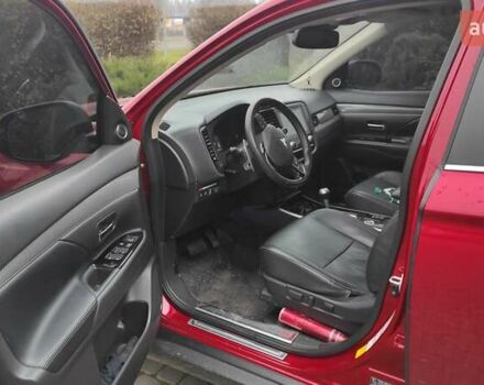 Червоний Міцубісі Аутлендер, об'ємом двигуна 3 л та пробігом 127 тис. км за 28500 $, фото 7 на Automoto.ua