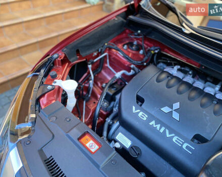 Красный Мицубиси Аутлендер, объемом двигателя 3 л и пробегом 106 тыс. км за 20700 $, фото 23 на Automoto.ua