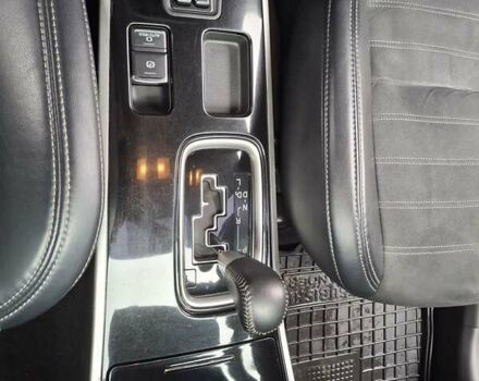 Красный Мицубиси Аутлендер, объемом двигателя 2.36 л и пробегом 110 тыс. км за 19000 $, фото 18 на Automoto.ua